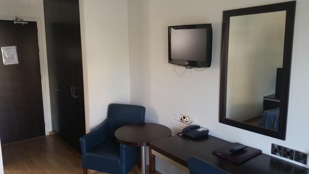 Crown Resorts Henipa Larnaca Ruang foto