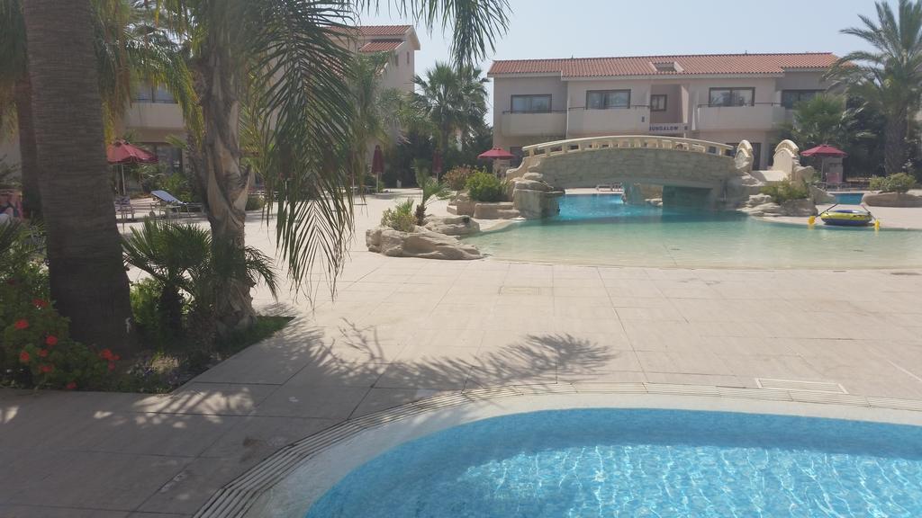 Crown Resorts Henipa Larnaca Bagian luar foto