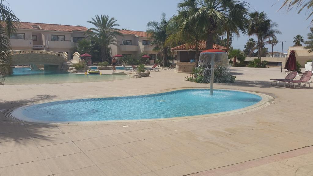 Crown Resorts Henipa Larnaca Bagian luar foto