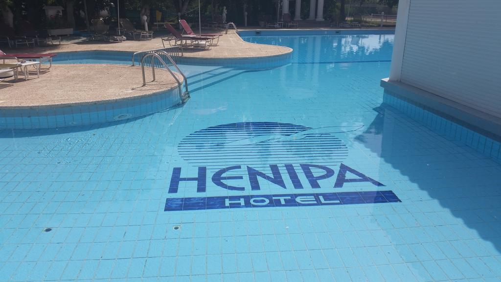 Crown Resorts Henipa Larnaca Bagian luar foto