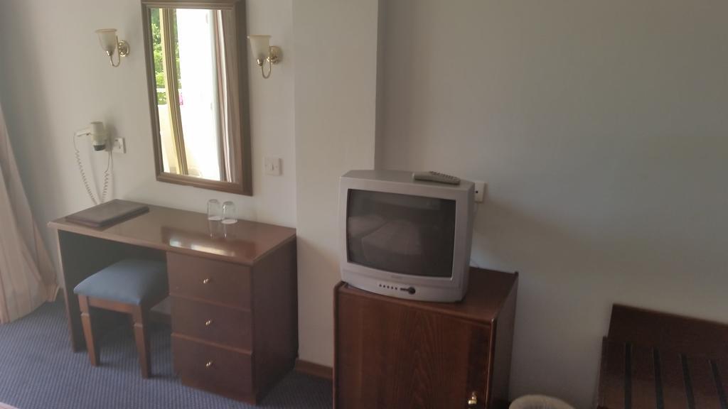 Crown Resorts Henipa Larnaca Bagian luar foto