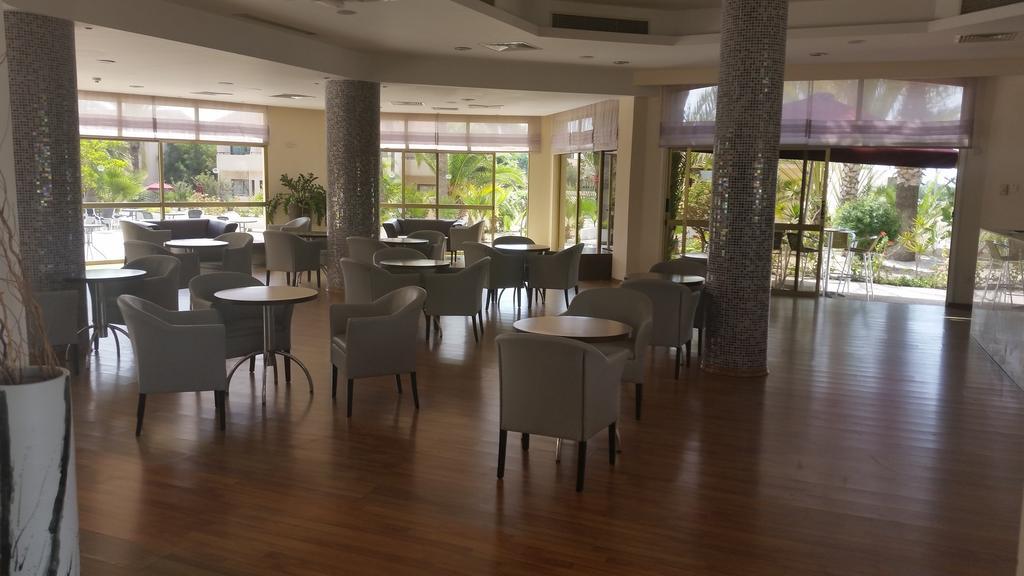 Crown Resorts Henipa Larnaca Bagian luar foto
