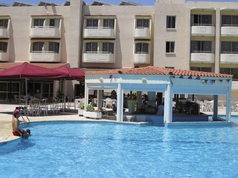 Crown Resorts Henipa Larnaca Bagian luar foto