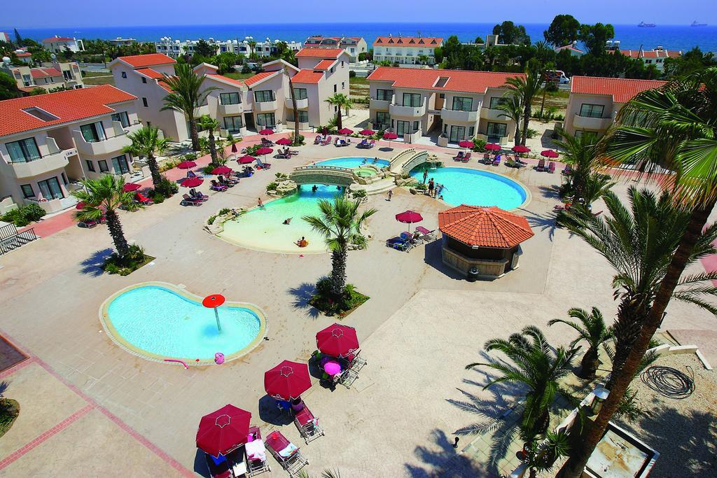 Crown Resorts Henipa Larnaca Bagian luar foto