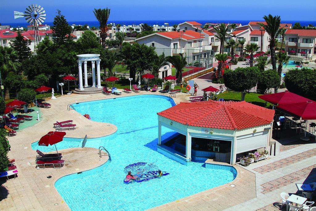 Crown Resorts Henipa Larnaca Bagian luar foto