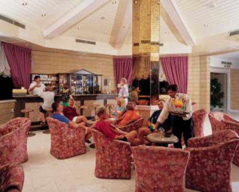 Crown Resorts Henipa Larnaca Bagian luar foto