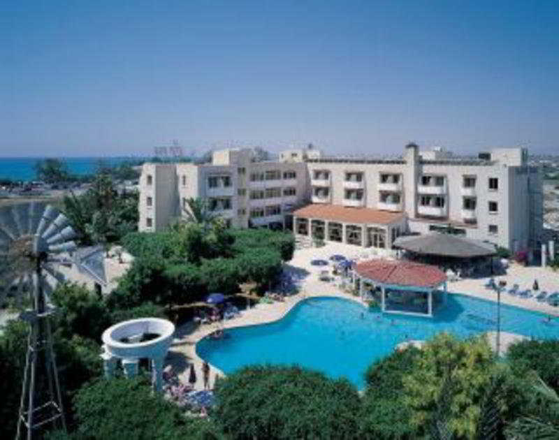 Crown Resorts Henipa Larnaca Bagian luar foto