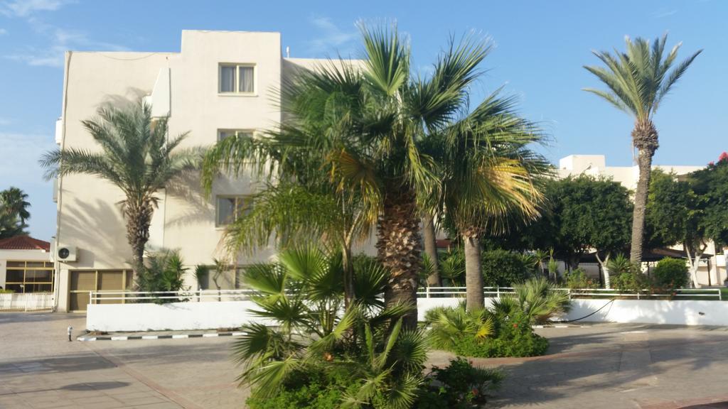 Crown Resorts Henipa Larnaca Bagian luar foto