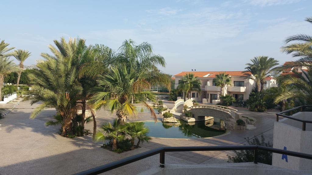 Crown Resorts Henipa Larnaca Bagian luar foto