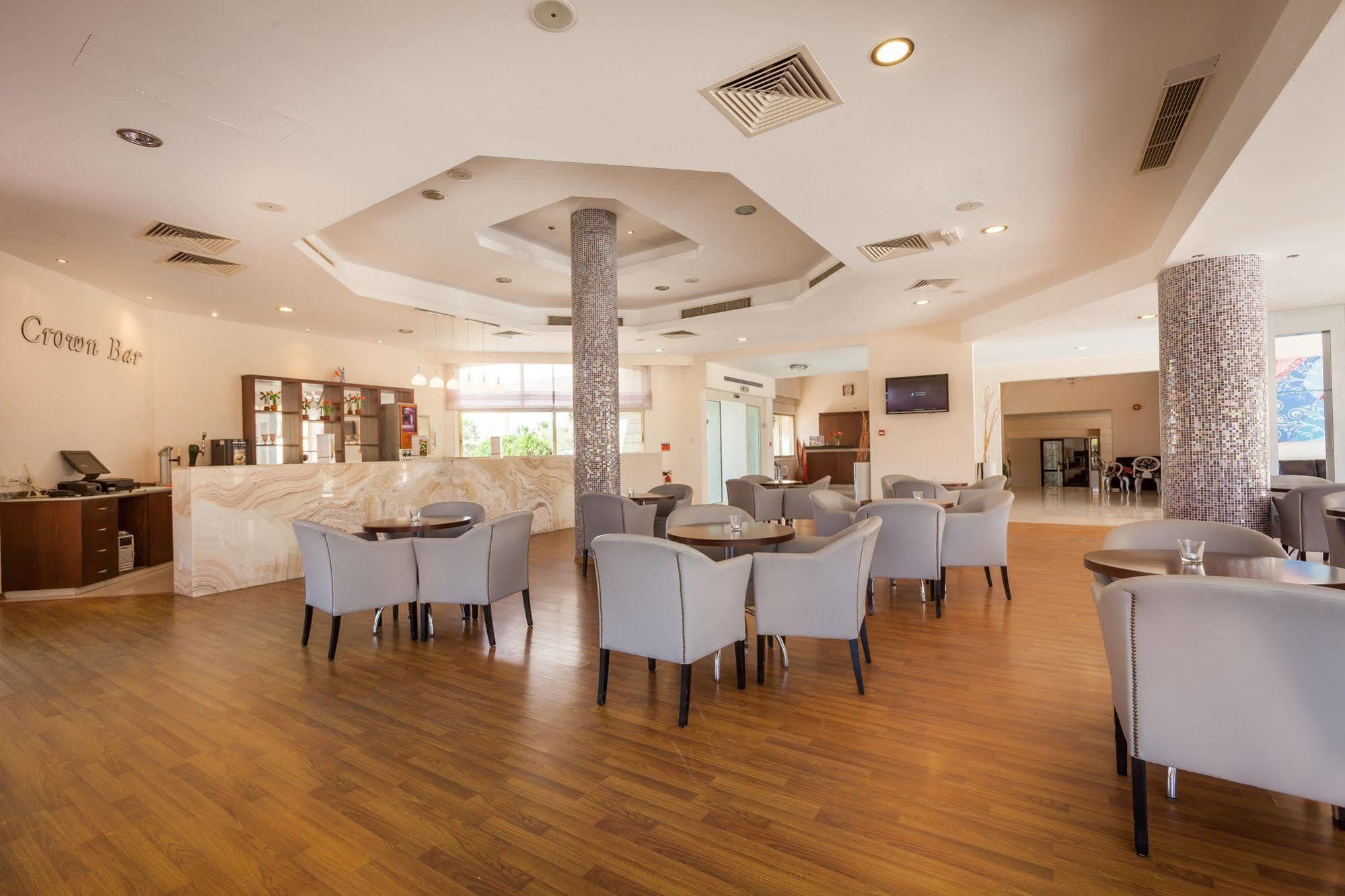 Crown Resorts Henipa Larnaca Bagian luar foto