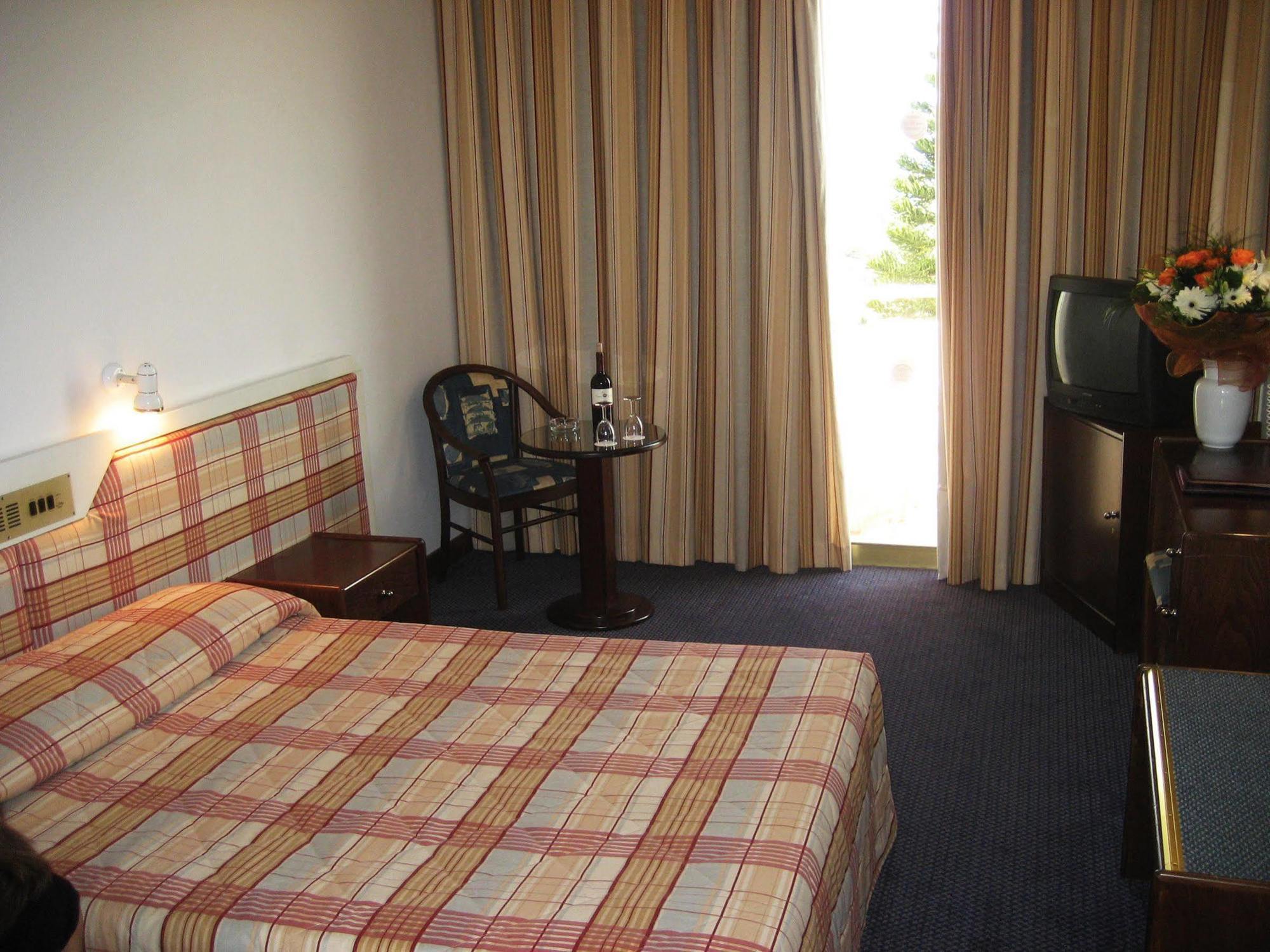 Crown Resorts Henipa Larnaca Bagian luar foto