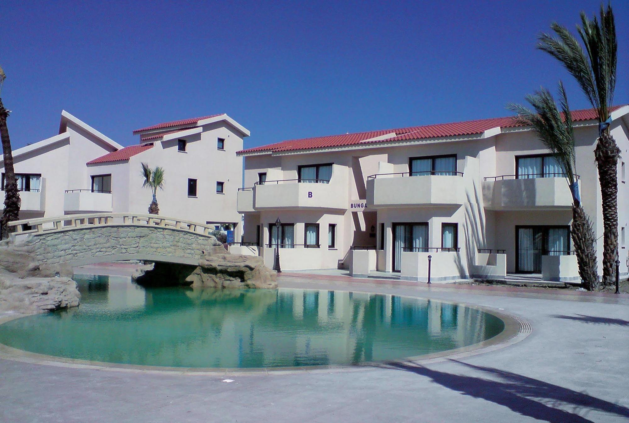 Crown Resorts Henipa Larnaca Bagian luar foto