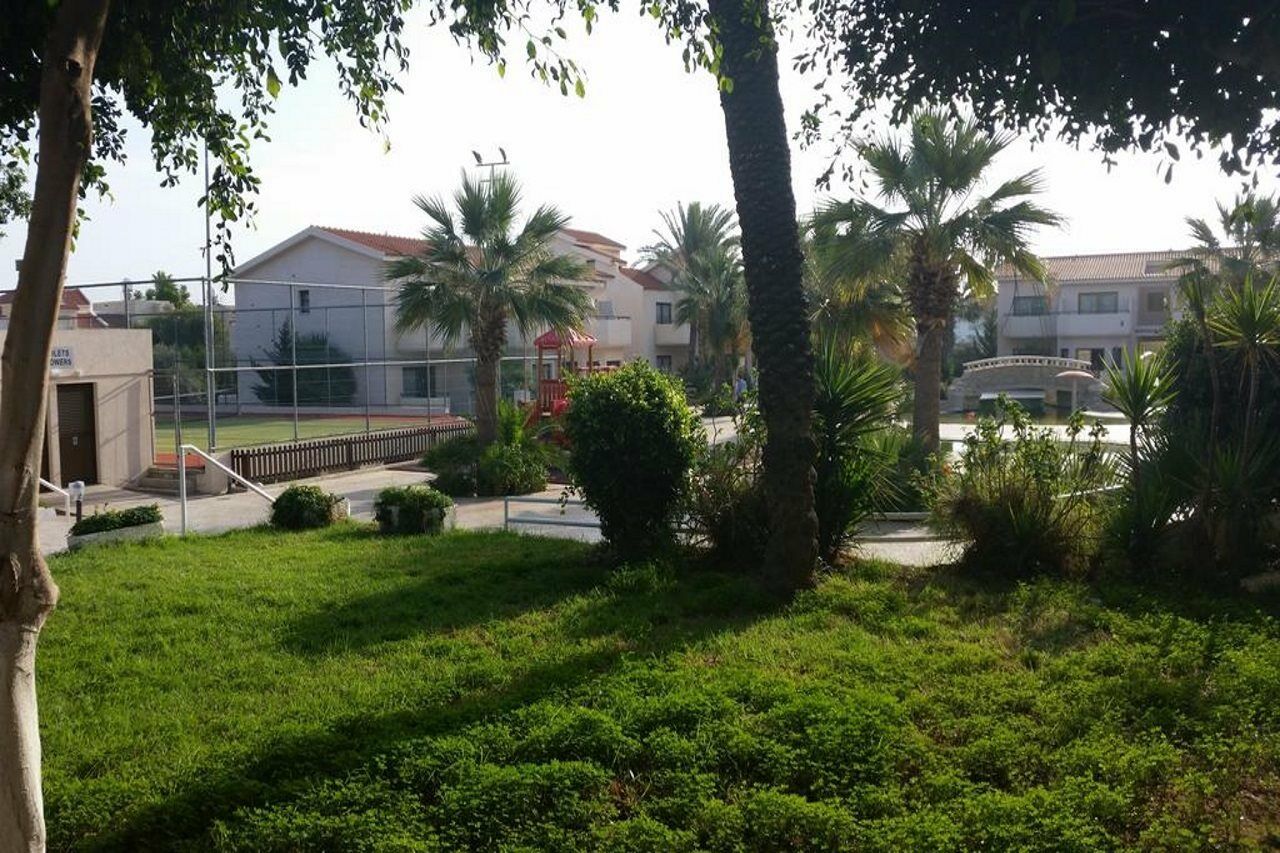 Crown Resorts Henipa Larnaca Bagian luar foto